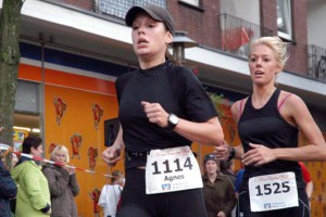 Ein Kopf-an-Kopf-Rennen: Agnes und Nina Koopmann