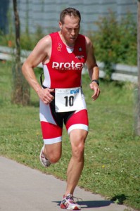 Dieter Koch erreichte bei der hessischen Meisterschaft über die Sprintdistanz den 3.Platz der AK40 Zeitungsartikel erschienen in der HNA am 1.7.2010